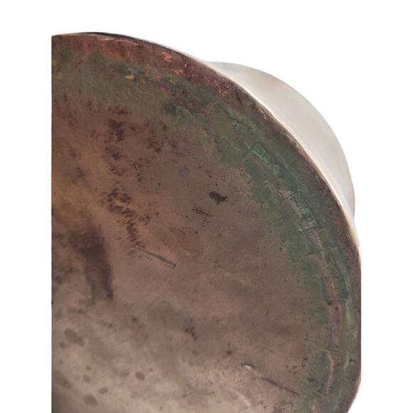 1700s Antique Copper Kettle with Bronze Closure Handle and Dovetails - Picture 8 of 10